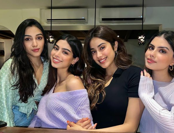 Khushi Kapoor with Sisters