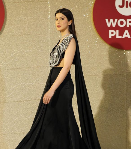 Shanaya Kapoor with Jio World Plaza