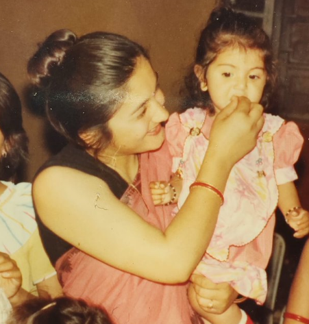 Anushka Sharma Childhood Photo with Mother