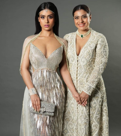 Nysa Devgan with Mother (Kajol)