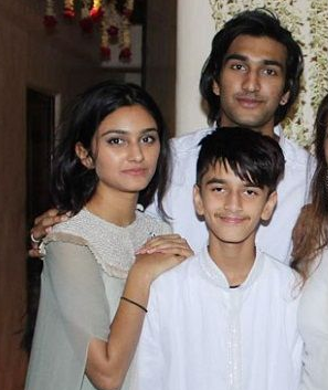 Alaviaa Jaffrey with Brothers