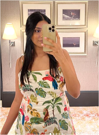 Vini Raman taking selfie in mirror