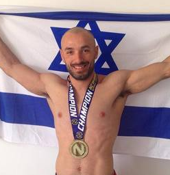 Oron Kahlon's winning pose