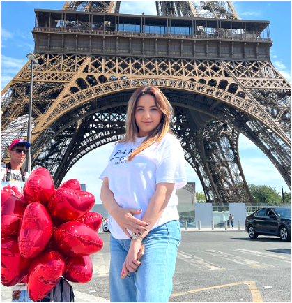 Hareem Shah at Eiffel Tower