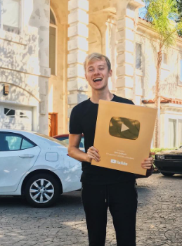 Sam Golbach receives the Golden YouTube Button