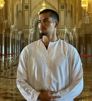 Sneako Simple Photo Image