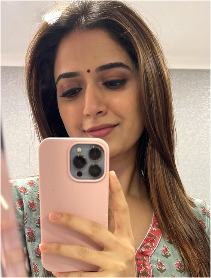 Ashika Ranganath mirror selfie with phone.