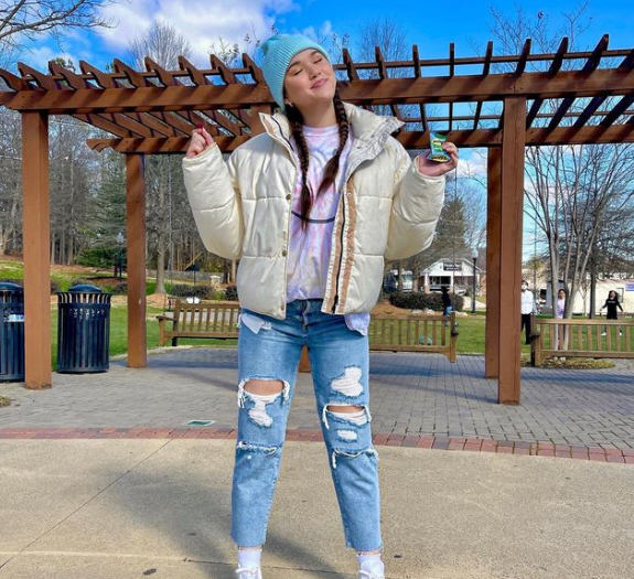 Gracie Haschak looks Gorgeous