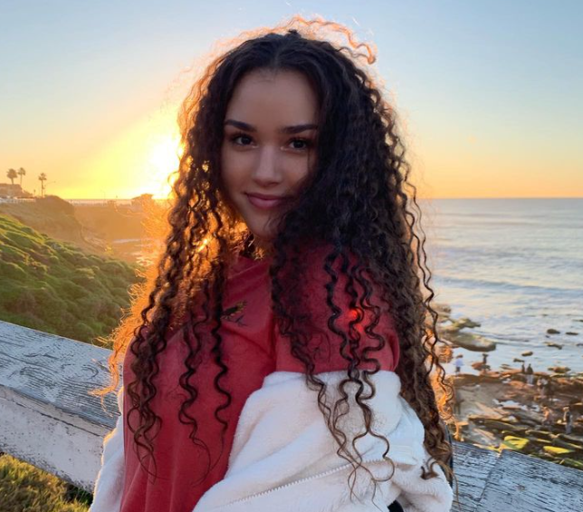 Gracie Haschak looks amazing with curly hair.