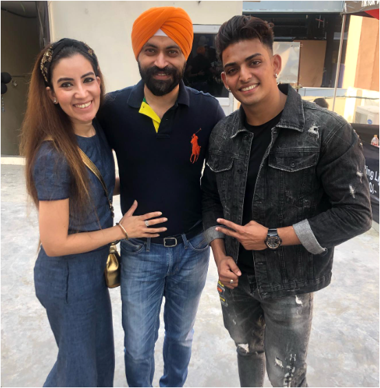 Ramneek's family group photo with smiles.