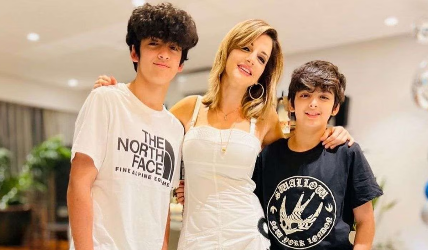 Hrehaan Roshan with Mother & Brother (Hridhaan Roshan)