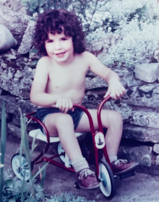 Tom Ellis, Childhood