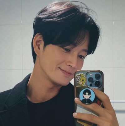Lee hyun-wook on selfie mood