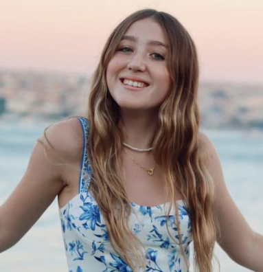 Ayiah Soufi enjoy nature